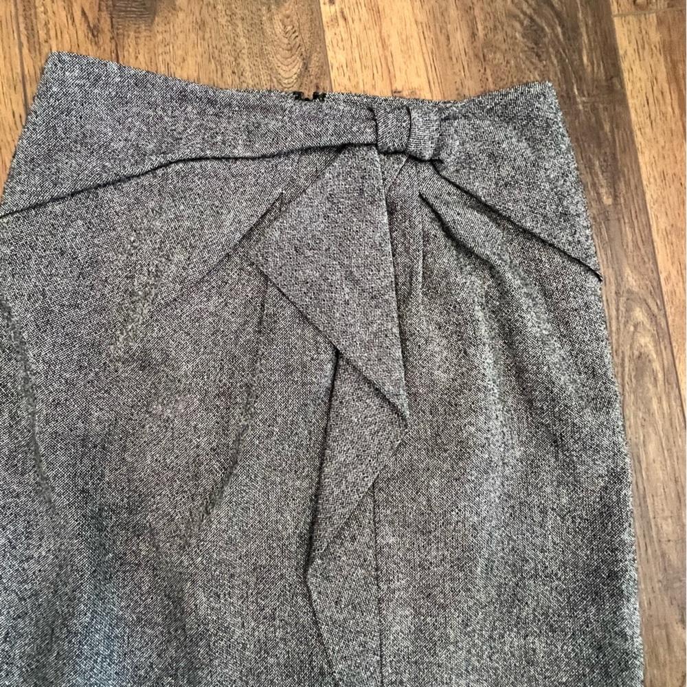 Banana Republic Charcoal Pencil Skirt With Bow Detail Size 8 - Picture 2 of 6